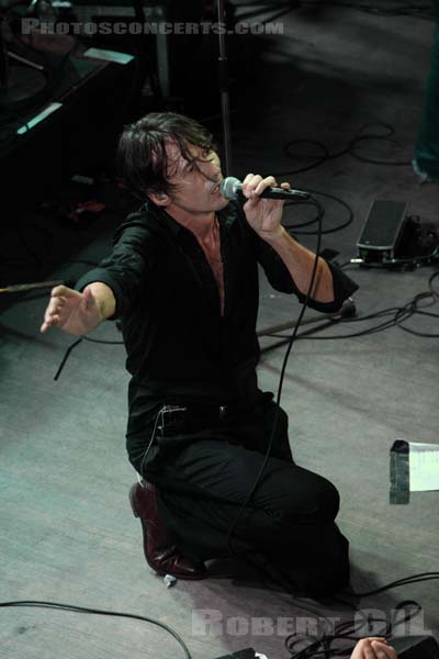 BRETT ANDERSON - 2010-02-05 - PARIS - Divan du Monde - 